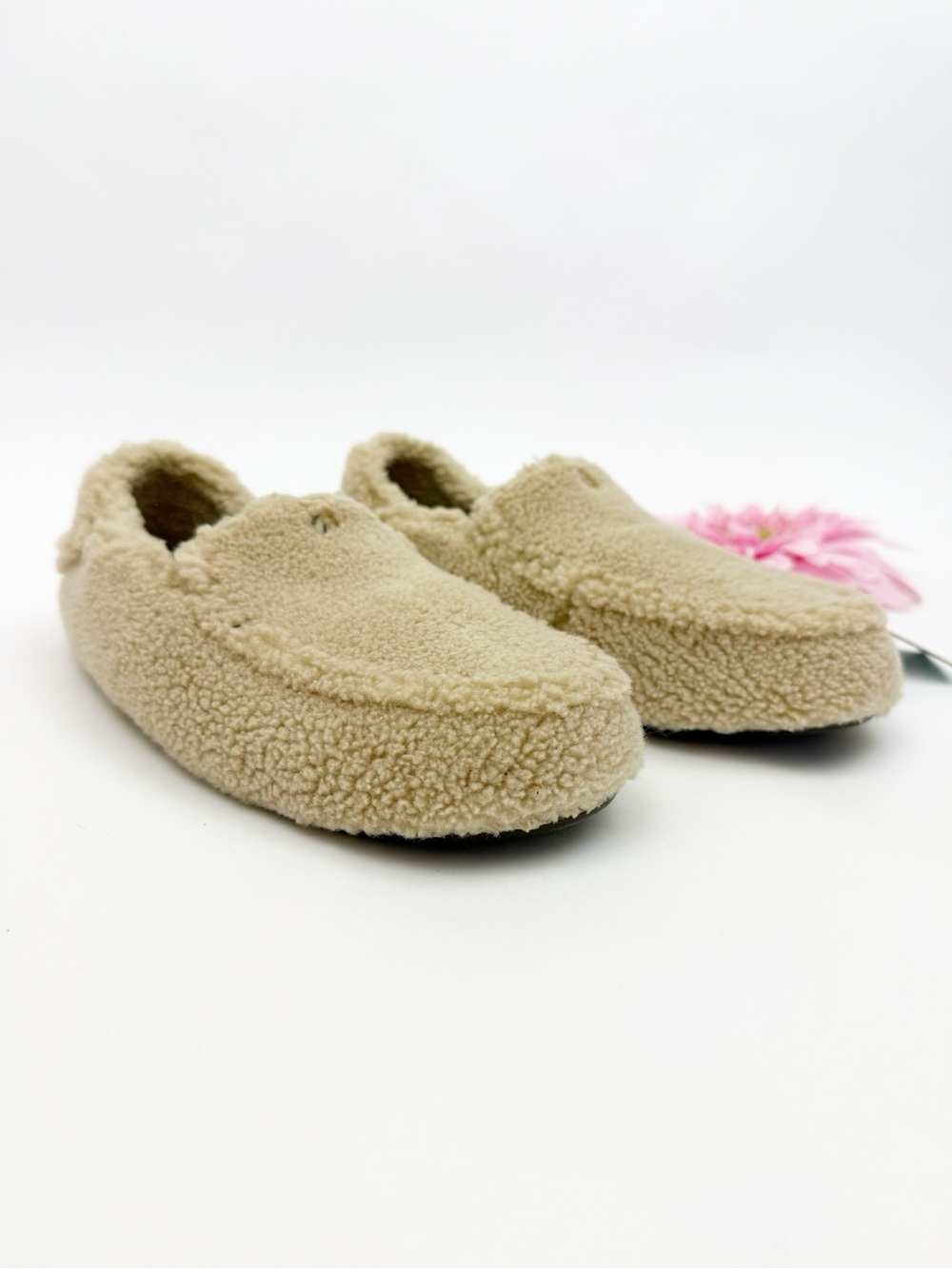 OluKai Women's Nohea Heu Slippers Sandbar Tan Beige Sherpa Fleece